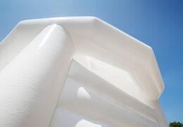 Ordene el castillo hinchable de carrusel cubierto estándar con tema de boda para niños. Compre hinchables en línea en JB Hinchables España