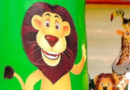 Ordena un mediano de castillo hinchable con techo en el tema de selva para niños. Compra castillos hinchables en línea en JB Hinchables España