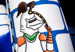 Ordene las casas inflables estándar del castillo con un tema de caballero en un color azul para niños. Compre casas de rebote en línea en JB Hinchables España