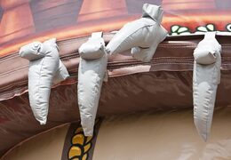 Opblasbare klimtoren attractie in thema piraat kopen voor kids bij JB Inflatables