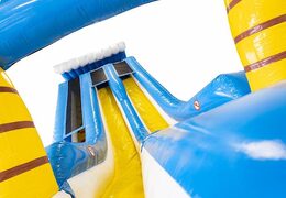 Tobogán acuático inflable a la venta en azul y blanco y palmeras para niños