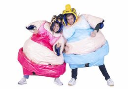 Pide 2 trajes de sumo big mama en rosa y en azul para luchar
