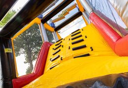 Solicite un curso de mega asalto con tema de voltaje