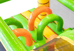 Ordene 13 metros Pista americana inflable en tema Dinosaurio para niños. Compre pistas americanas inflables ahora en línea en JB Hinchables España