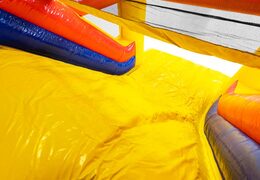 Ordene una carrera de obstáculos inflable estándar de 13 metros de largo para niños. Compre pistas americanas inflables ahora en línea en JB Hinchables España