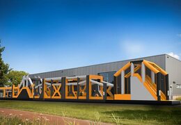 Mega castillo hinchable con obstaculos