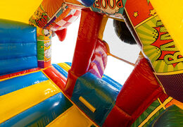 Interior del combo de tobogán en tema de cómic