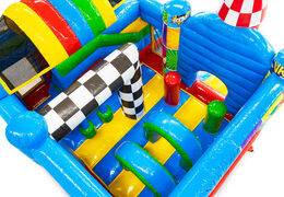 Interior del castillo hinchable multiplay con tema de cómic que presenta arcos y pilares