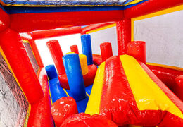 Agujero para gatear y pilares en el módulo para expansión de pista de obstáculos con tema de montaña rusa