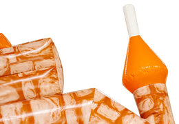 Torre naranja en el castillo hinchable estándar Orange Brick de JB en Meppel