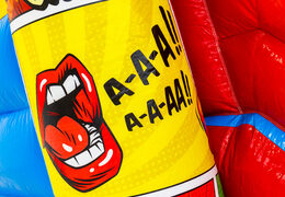 Ilustración de dibujos animados en el castillo hinchable Doubleslide en el tema Comic