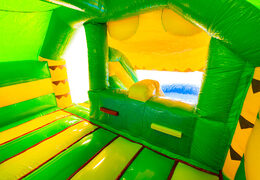Dentro del castillo hinchable Double Slide Combo, amarillo y verde