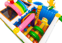 Interior del castillo hinchable con arcos, pilares y bolsas de impacto a la venta en JB