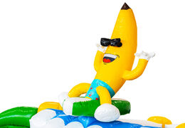 Figura 3D en banana inflable con tema de bañador para fiesta de verano