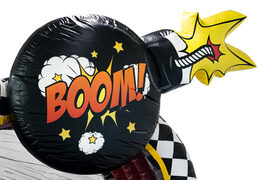 Llamativa pista de obstáculos inflable con un vibrante tema de cómic