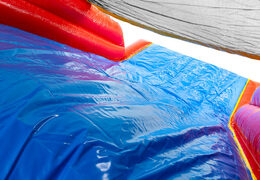 Pista de obstáculos inflable con gráficos de cómic atrevidos