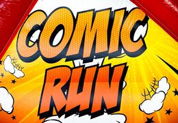 Pista de obstáculos de alta calidad con temática de cómic y colores llamativos