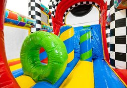 Gráficos de cómic detallados en una impresionante pista de obstáculos