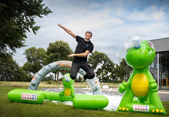 Opblaasbare bubble parken kopen voor kinderen in dino thema