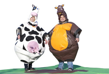 Ordene trajes de sumo inflables en el tema Cow & Bull para jóvenes y mayores. Comprar trajes de sumo hinchables online en JB Hinchables España