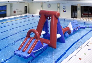 Ordene una carrera de obstáculos de piscina inflable doble con dos paredes de escalada, un objeto de equilibrio, una torre de columpio y un tobogán para niños. Comprar carreras de obstáculos hinchables online ahora en JB Hinchables España