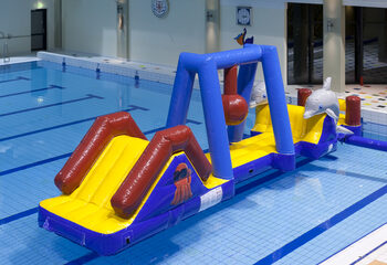 Compre carrera de obstáculos acuáticos inflables Marine Run con delfines 3D y estampados geniales para jóvenes y mayores. Ordene carreras de obstáculos inflables en línea ahora en JB Hinchables España