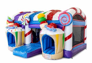 Compre el castillo inflable grande de interior multijugador xxl con tobogán en el tema de Candyland para niños. Ordene castillos inflables en línea en JB Hinchables España