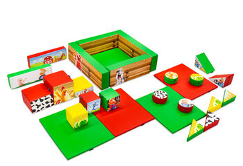 Juego de Softplay XL con temática de granja y bloques coloridos para jugar