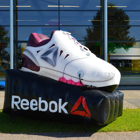 Compre la ampliación del producto de zapatos Reebok inflables grandes. Obtenga sus ampliaciones de productos promocionales en línea ahora en JB Hinchables España