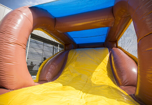 Ordene una pista americana inflable pirata de 8 m con objetos 3D para niños. Compre pistas americanas inflables en línea ahora en JB Hinchables España