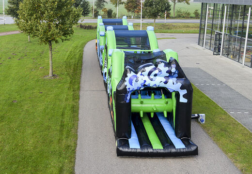 Obtenga su pista americana de 30 metros en negro y verde en línea ahora. Ordene pistas americanas inflables en JB Hinchables España