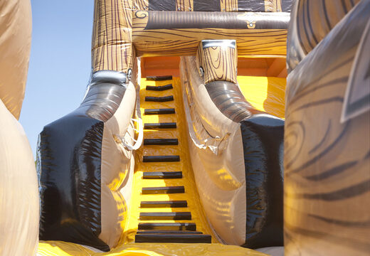 Compre el tobogán inflable perfecto en una llamativa forma de barco pirata con geniales objetos en 3D e impresiones a todo color para niños. Ordene toboganes inflables ahora en línea en JB Hinchables España