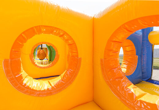 Ordene una gran pista americana doble de 27 metros en colores alegres para niños. Compre pistas americanas inflables en JB Hinchables España