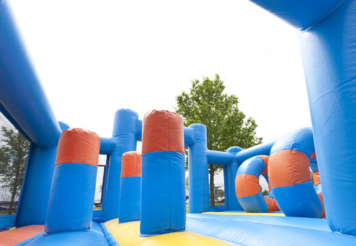 Tobogán multifuncional único en el tema del pez payaso con una piscina de chapoteo, un objeto 3D impresionante, colores frescos y los obstáculos 3D para los niños. Compre toboganes inflables ahora en línea en JB Hinchables España