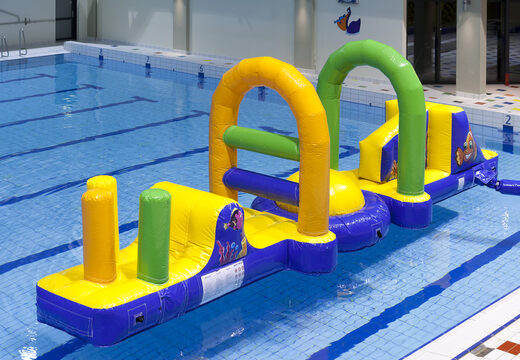 Ordene una carrera única de aventuras inflables herméticas en el mundo marino para jóvenes y mayores. Compra juegos de piscina hinchables ahora online en JB Hinchables España