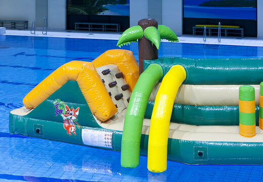 Obtenga un curso de asalto en la piscina de la jungla Zig Zag inflable doble hermético para jóvenes y mayores. Ordene carreras de obstáculos inflables en línea ahora en JB Hinchables España