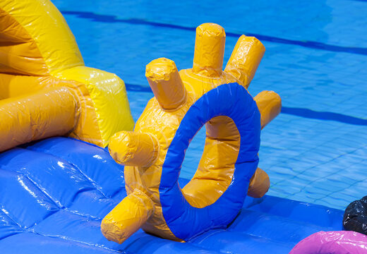 Ordene un barco inflable con tema de safari para jóvenes y mayores. Compra atracciones acuáticas hinchables online ahora en JB Hinchables España