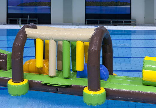 Obtenga un curso de asalto de piscina inflable hermético de 16 metros de largo Double Hawaii Run XL con varios objetos emocionantes para jóvenes y mayores. Ordene carreras de obstáculos inflables en línea ahora en JB Hinchables España