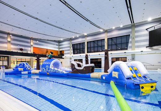 Compre una carrera de obstáculos inflable doble pirata única para jóvenes y mayores. Ordene juegos de piscina inflables ahora en línea en JB Hinchables España