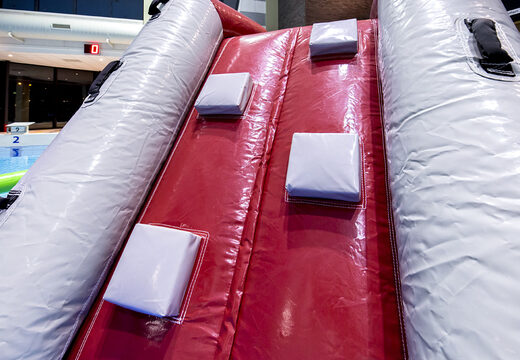 Genial isla de juegos con temática de tiburones con una enredadera, una torre para escalar, un tobogán redondo y obstáculos para jóvenes y mayores. Ordene juegos de piscina inflables ahora en línea en JB Hinchables España