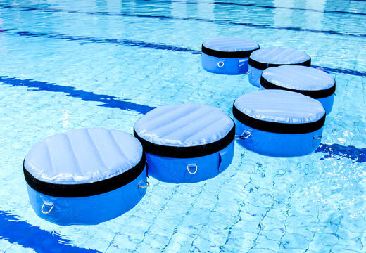 Ordene nenúfares inflables conectables para jóvenes y mayores. Compra atracciones acuáticas hinchables online ahora en JB Hinchables España