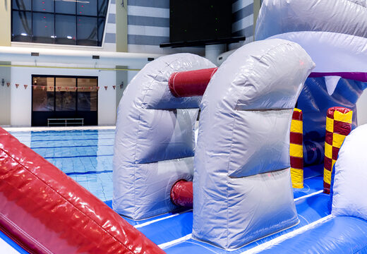 Ordene un tobogán inflable con temática de tiburón para jóvenes y mayores. Compra online juegos de piscina hinchables ahora en JB Hinchables España