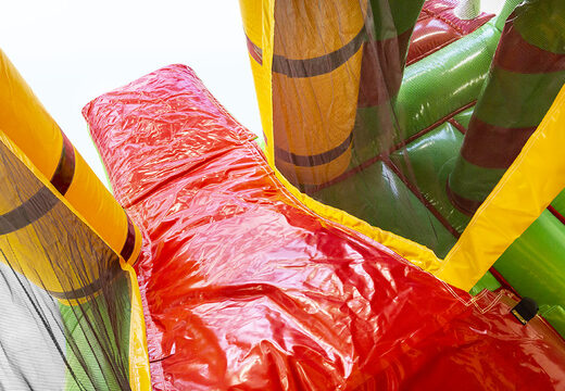 Ordene El castillo hinchable multijugador L cocodrilo con tobogán para niños. Compre castillos hinchables en línea en JB Hinchables España