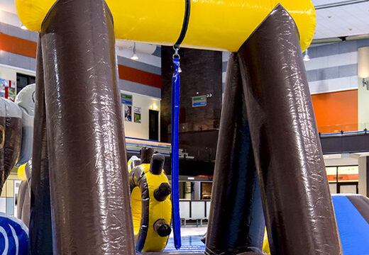 Compre una isla de juego pirata hermética en el tema pirata con una enredadera, una torre de escalada, un tobogán redondo y obstáculos para jóvenes y mayores. Ordene atracciones acuáticas inflables ahora en línea en JB Hinchables España