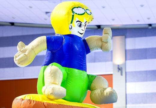 Tobogán hinchable con temática surfera para grandes y pequeños. Compra juegos de piscina hinchables ahora online en JB Hinchables España