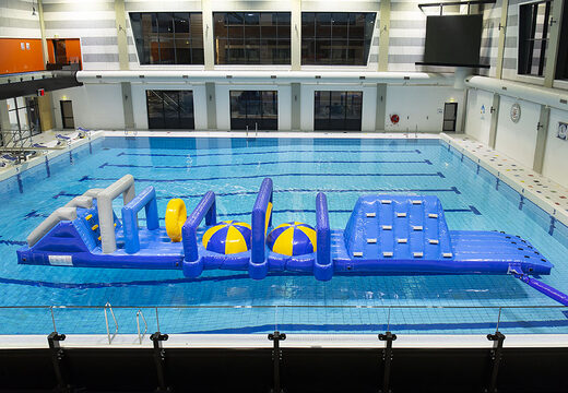 Espectacular pista de asalto hinchable Obstacle Run Marine XL con doble rocódromo y doble tobogán para niños. Ordene atracciones acuáticas inflables ahora en línea en JB Hinchables España