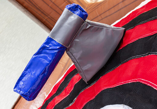 Ordene el juego inflable Axe Battle para jóvenes y mayores. Compre castillos hinchables ahora en línea en JB Hinchables España