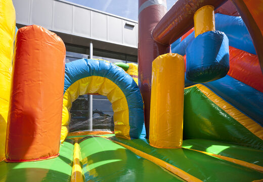 Ordene un pequeño castillo hinchable multijugador de interior con un tema de barco pirata para niños. Compre castillos hinchables en línea en JB Hinchables España