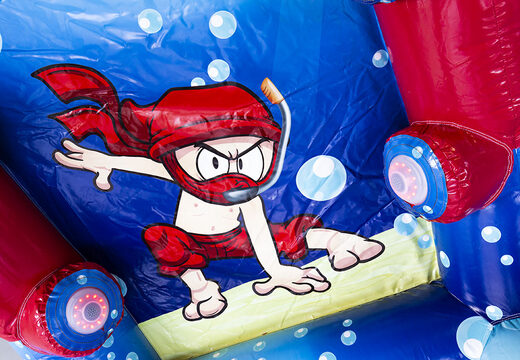 Compre IPS Ninja Splash hermético con un rociador de agua para jóvenes y mayores. Pida atracciones inflables IPS Ninja ahora en línea en JB Hinchables España