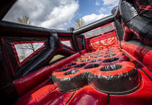 Mega alligator mega pista de americana rojo negro inflable de 40 metros de largo. Ordene pistas de americanas inflables en línea ahora en JB Promotions España